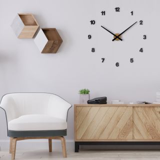 Dubové dřevo a jeho jedinečná textura dodává interiéru autentičnost, styl a spojení s přírodou. 🌿 Hodiny VLAHA vyrábíme...